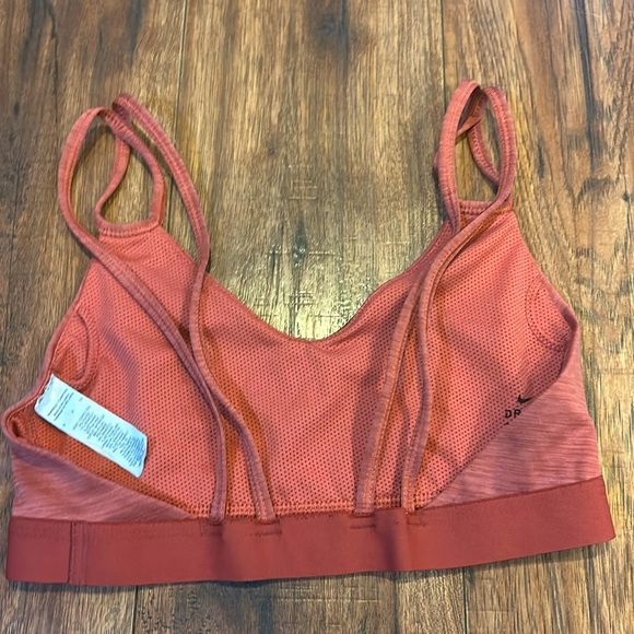 Nike sports bra - Picture 2 of 3